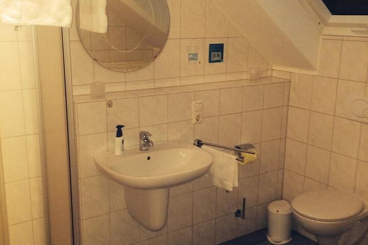 Room 17 of 34