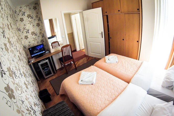 Room 28 of 64