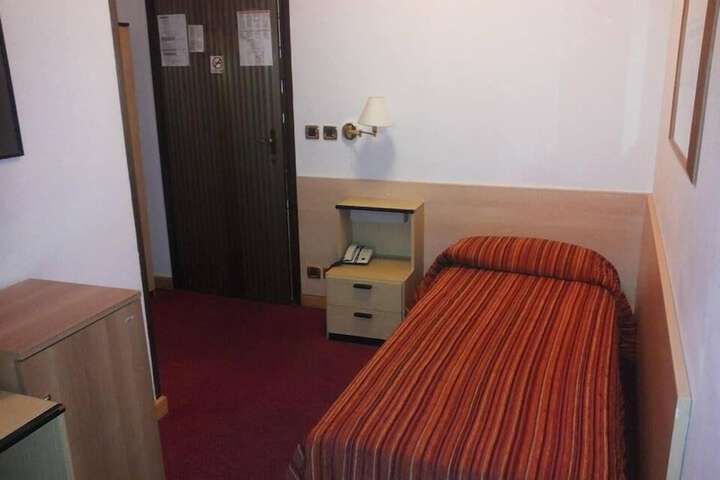Room 13 of 34