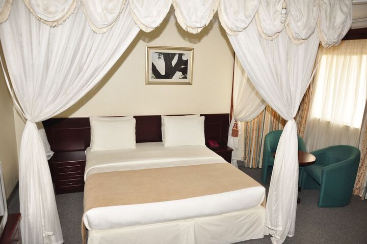 Room 4 of 23