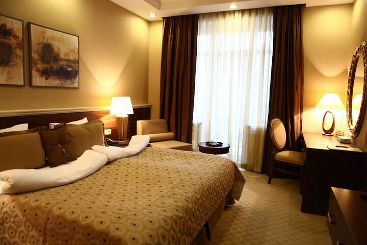 Room 5 of 37