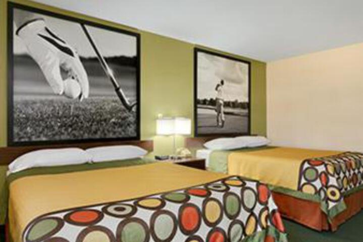 2 Queen Beds (4 of 5)