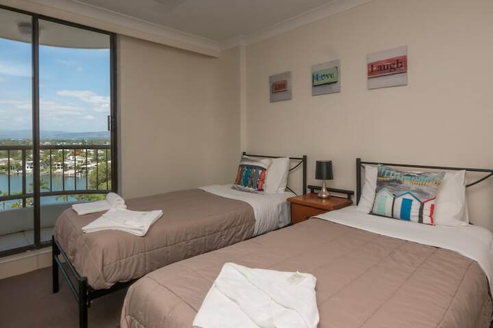 Room 2 of 37