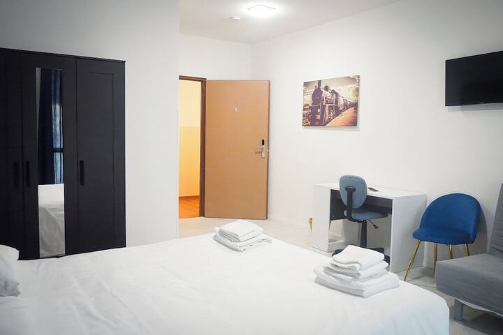 Room 5 of 33