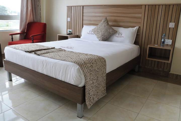 Room 5 of 16