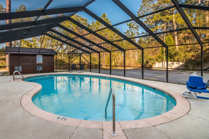 Pool 28 of 39