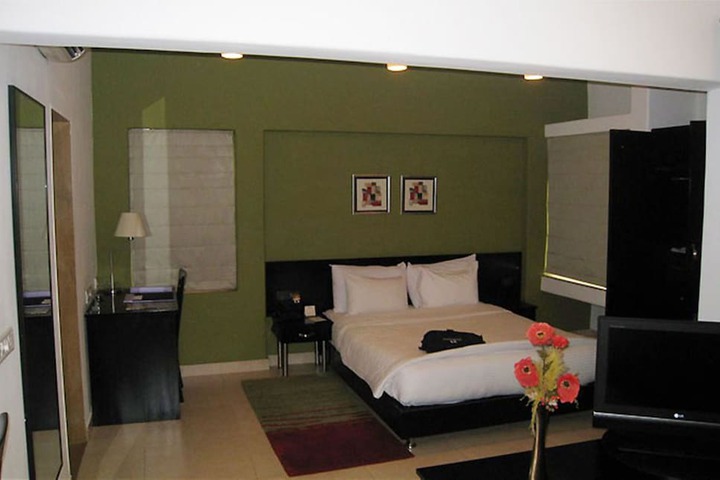 Room 4 of 38