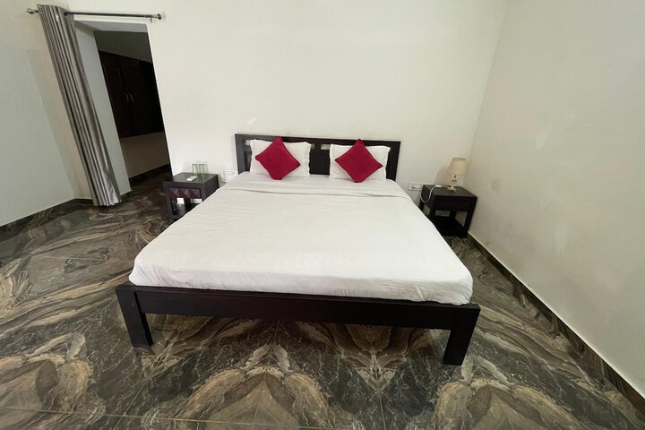 Room 10 of 25
