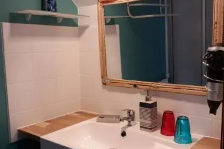 Room 10 of 20