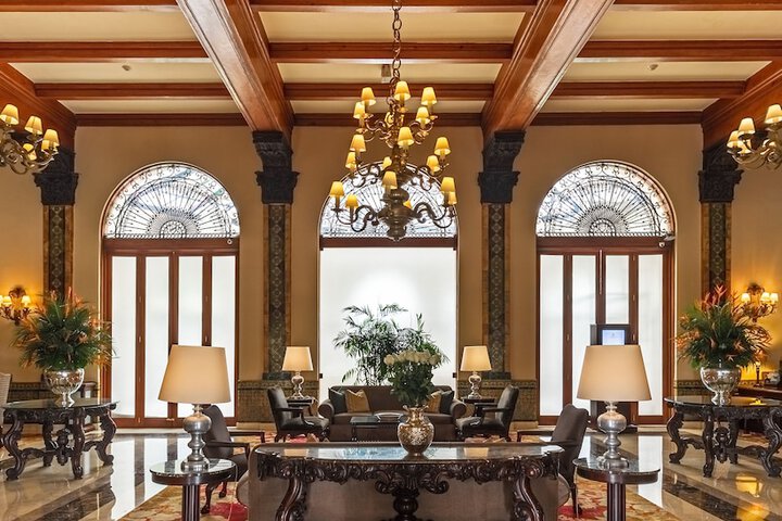 Entrance & Lobby