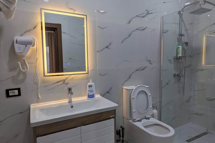 Room 16 of 22