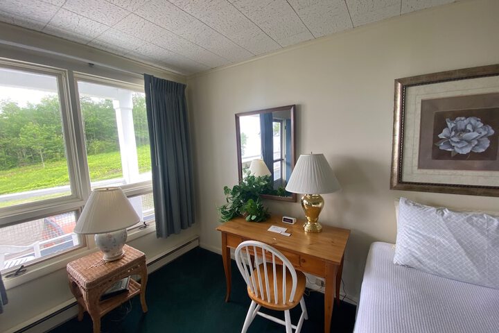 Room 44 of 205