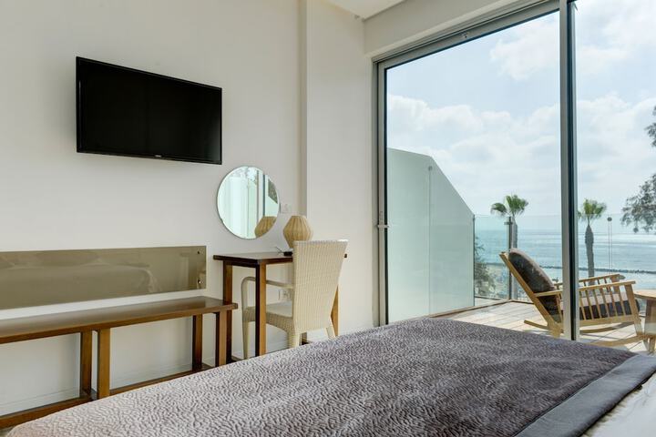 Room 2 of 22