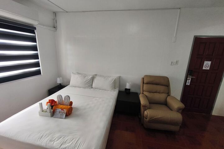 Room 120 of 403