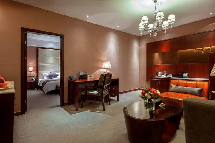 Room 12 of 18