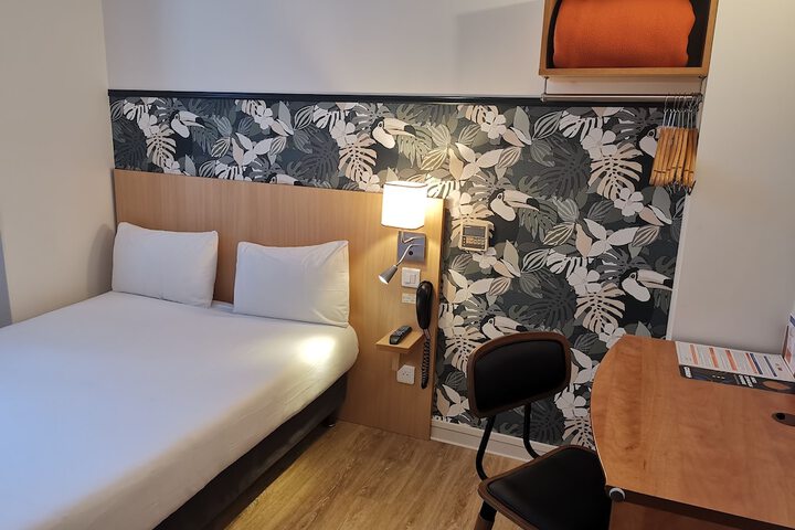 Room 16 of 50