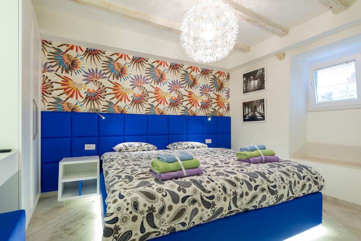 Room 5 of 82