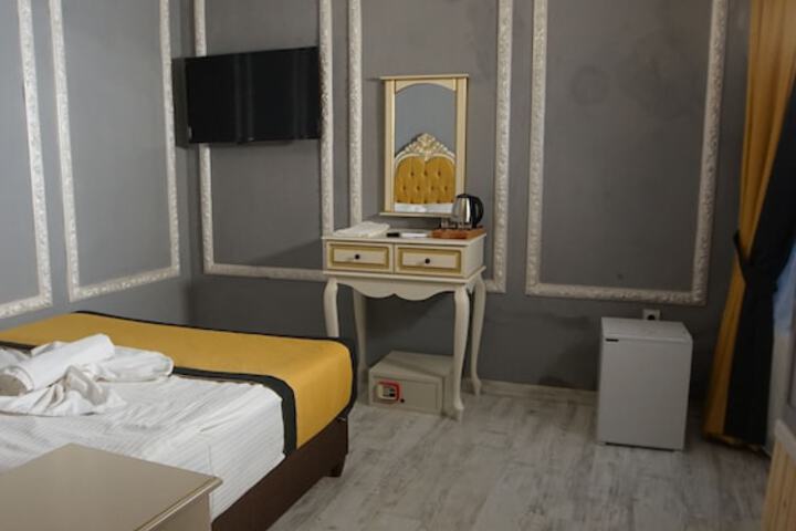 Room 16 of 34