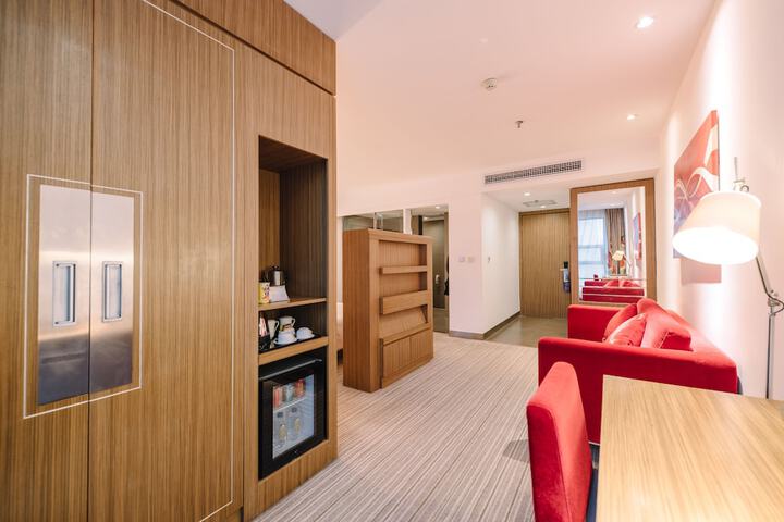 Room 25 of 178