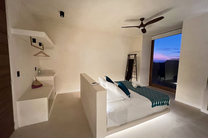 Room 17 of 90