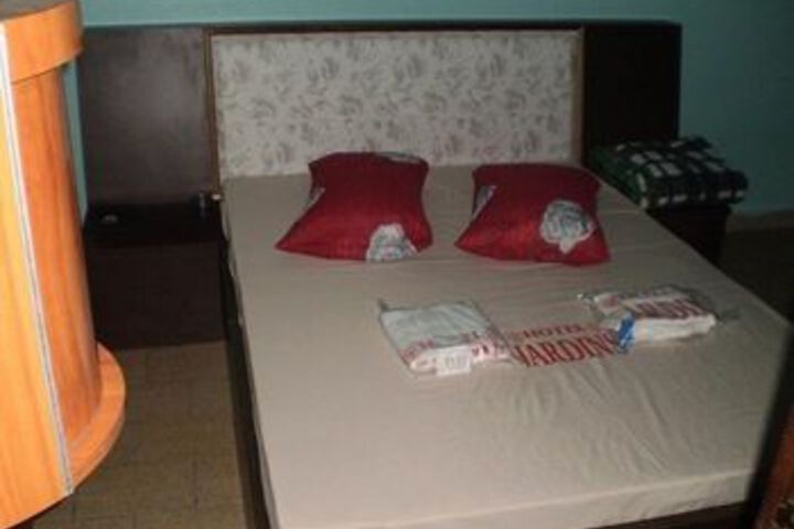 Room 6 of 15