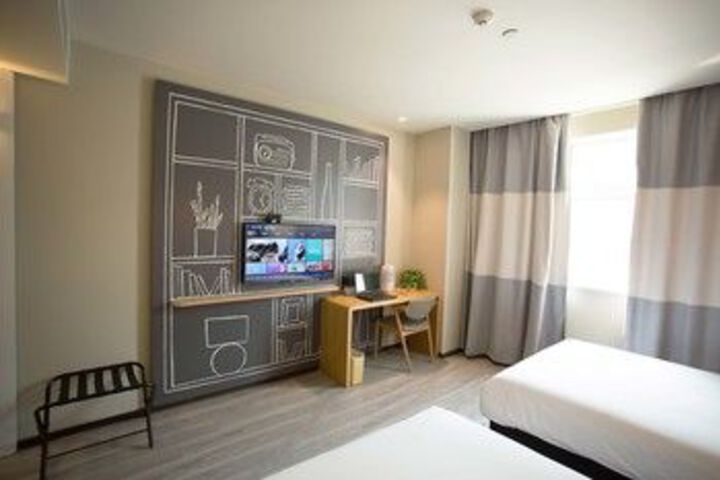 Room 31 of 79