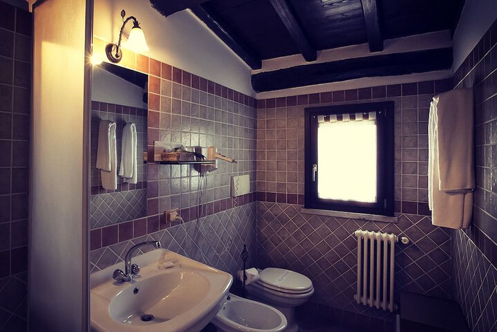 Room 12 of 32