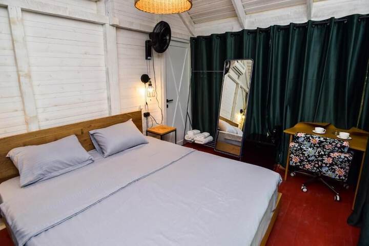 Room 44 of 86