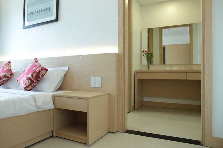 Room 4 of 33