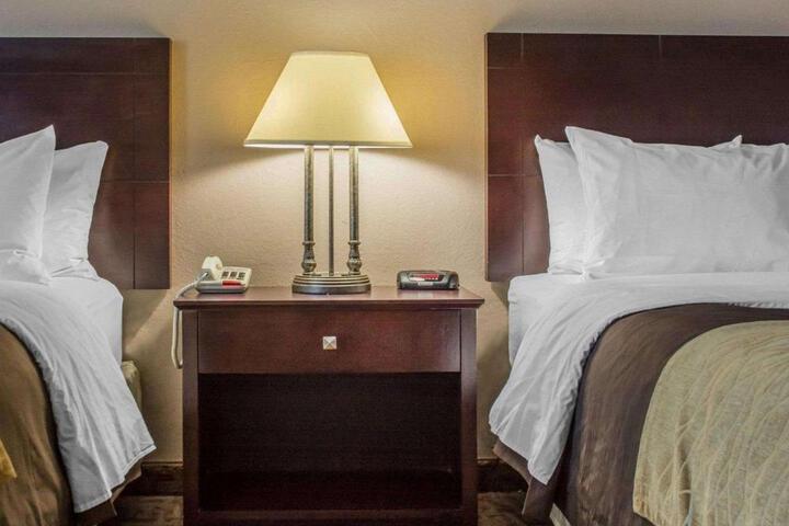 2 Double Beds (7 of 8)