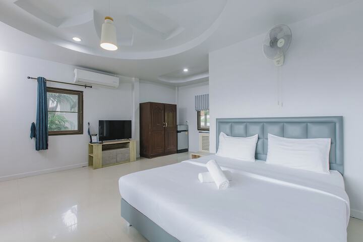 Room 8 of 157
