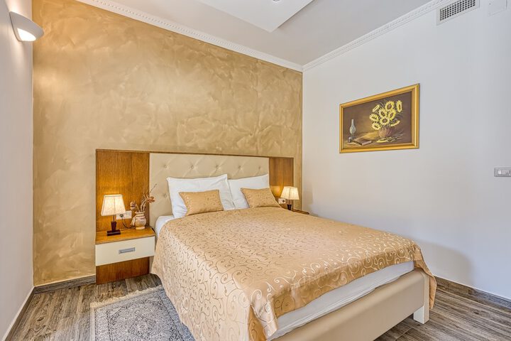 Room 19 of 37