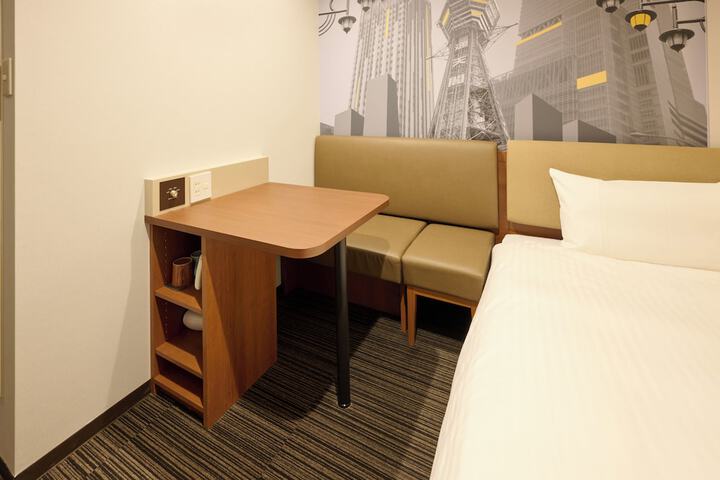Room 13 of 21