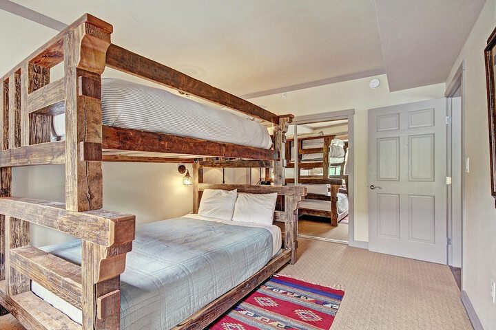 Room 8 of 31