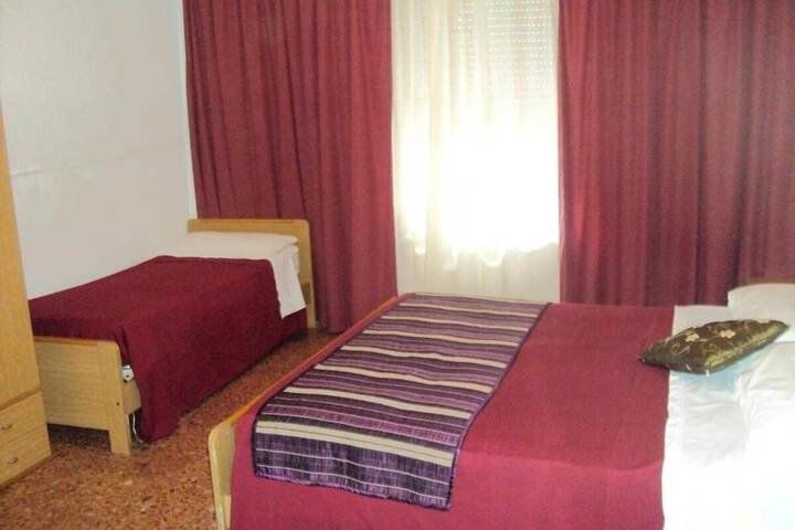 Room 14 of 37