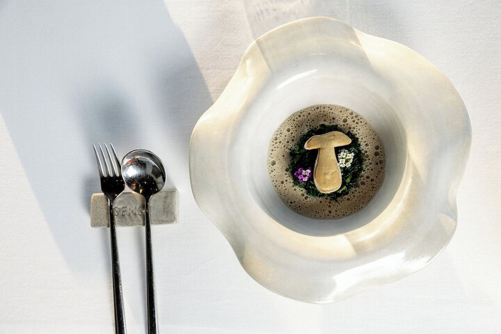 Dining 76 of 84