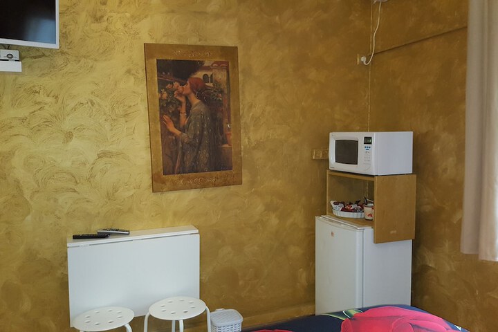 Room 12 of 16