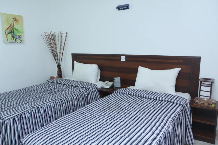Room 4 of 10