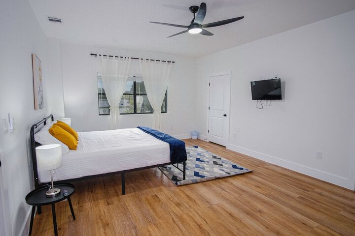 Room 27 of 34