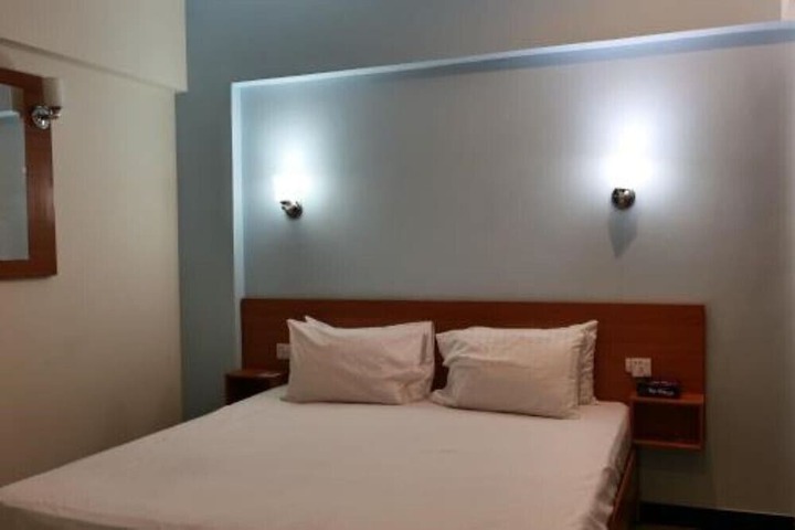 Room 4 of 12