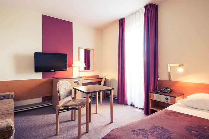 Room 6 of 155