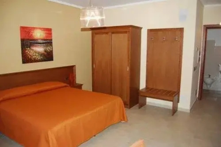Room 4 of 23