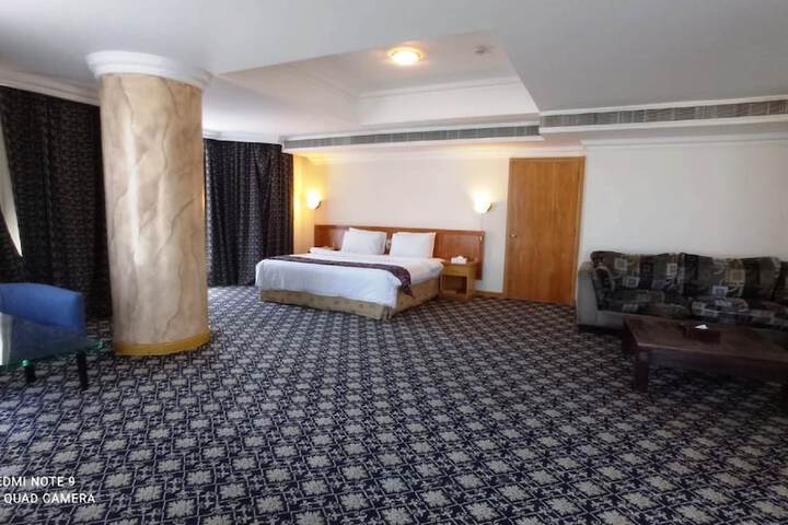 Room 28 of 81