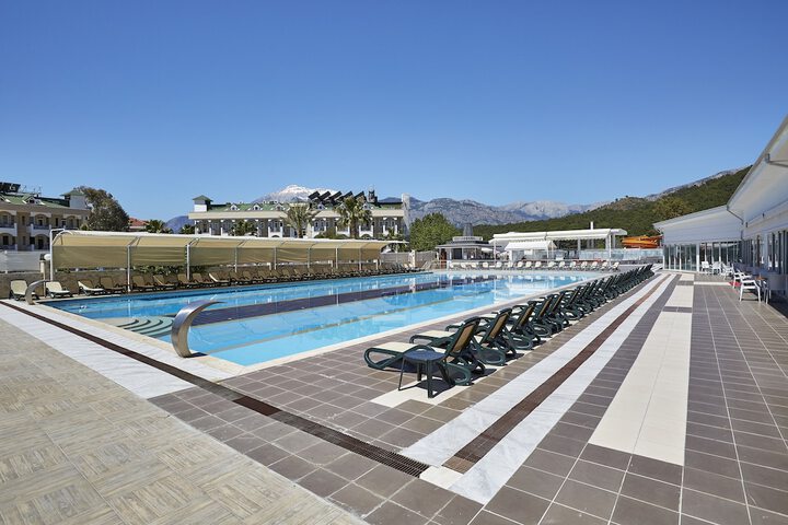 Pools & Facilities