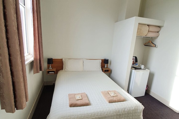 Room 12 of 37