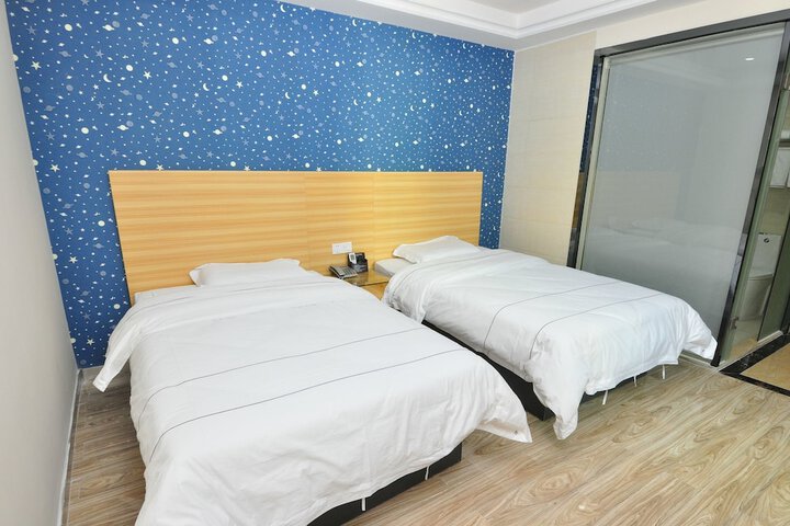 Room 14 of 33