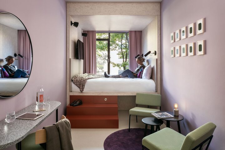 Room 17 of 36