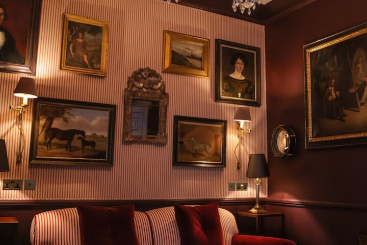 Lounge 72 of 87