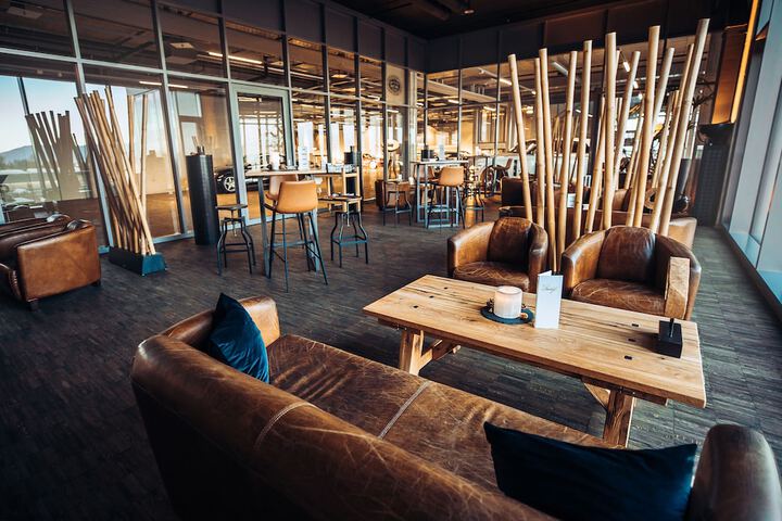 Lounge 53 of 72