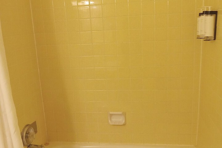 Room 85 of 183